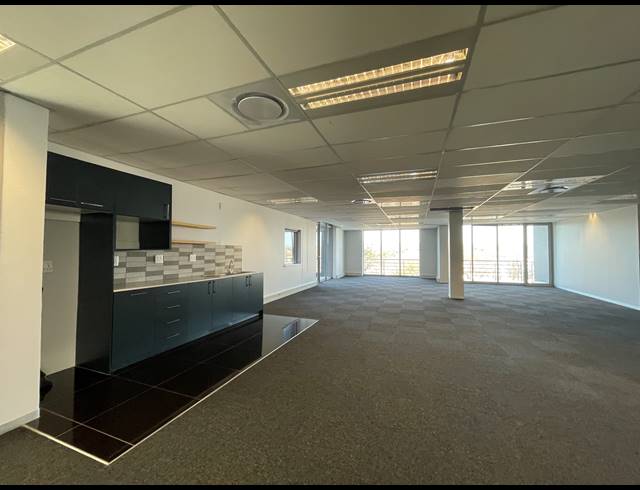 658M² OFFICE TO LET IN BRYANSTON